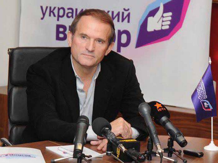 Viktor Medvedchuk은 Yatsenyuk 정부의 실패한 작업에 대한 데이터를 인용합니다.