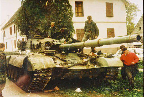 Được cải tạo từ Croats M-84. Tây Slavonia, mùa thu năm 1991.