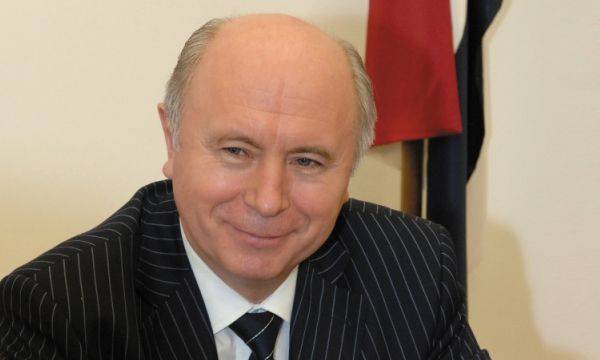 サマラ知事は、アレクサンドル・マトロソフの搾取を自殺と呼び、彼のポストに残っています。