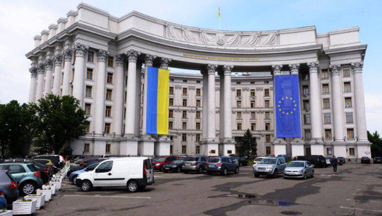 우크라이나의 MFA : Donbass에있는 Rada의 법령은 평화 과정의 논리에 해당합니다.