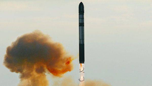전략 미사일 군대는 한국 위성과 함께 성공적으로 로켓 "사탄"을 발사했다.