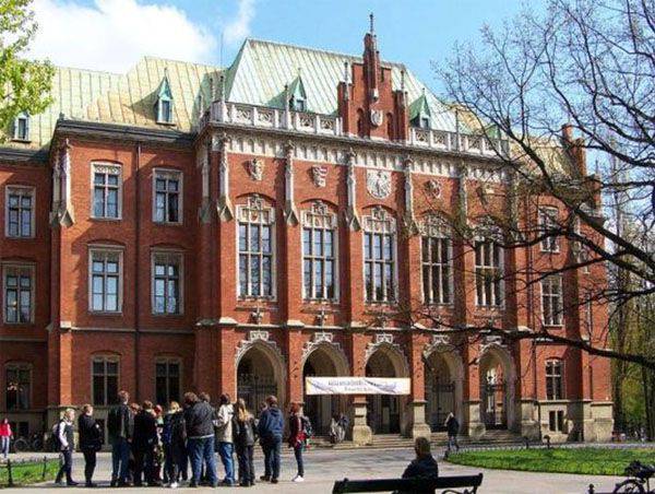 크라쿠프의 대학 총장은 러시아 대사를 접견하는 것이 금지되었습니다.