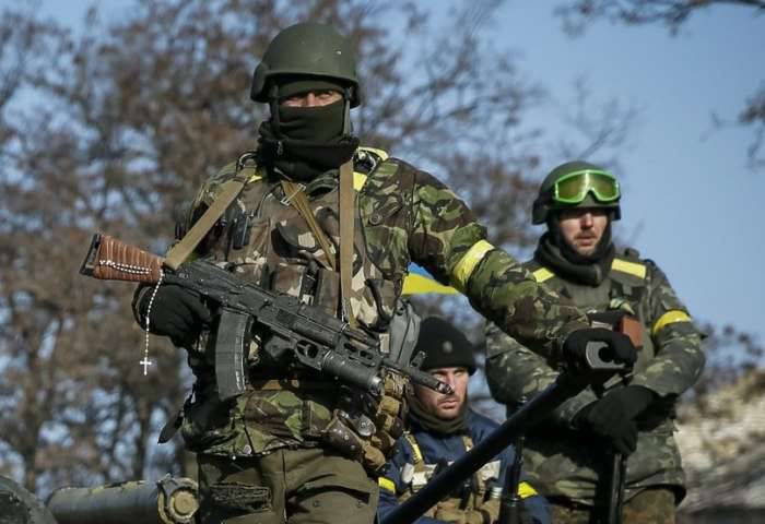 NATOのウクライナ人インストラクターがポーランドとリヴィウ近くのヤヴォリフ訓練場の下で国家警備隊を訓練します