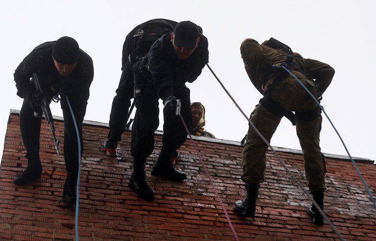 En el territorio de los seis distritos federales de la Federación Rusa comenzaron los ejercicios de las tropas internas del Ministerio del Interior "Barrera-2015".
