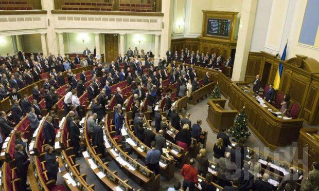 "Антикоррупционное вече" и депутаты ВРУ требуют отстранения Яценюка от должности премьера