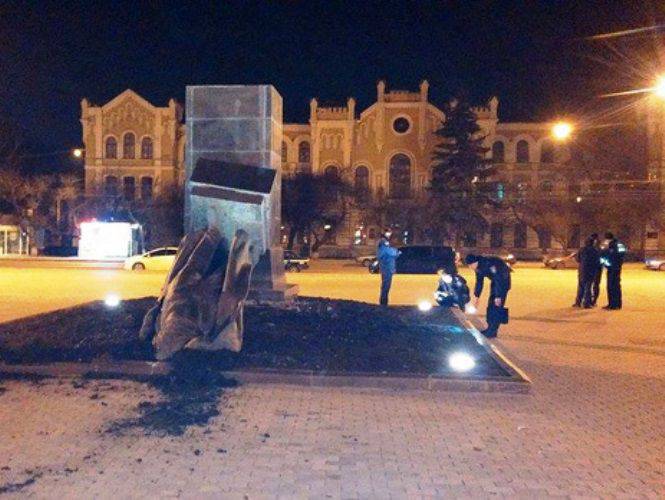 Bộ Nội vụ Ukraine: Việc phá dỡ các tượng đài ở Kharkov không khác gì chủ nghĩa côn đồ
