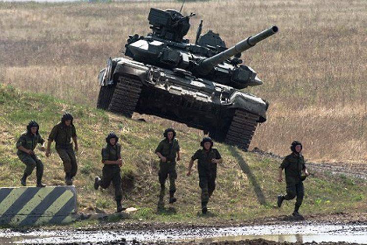 나토는 러시아가 T-90 탱크를 민병대에 공급했다고 비난했다.