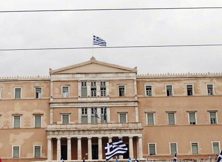 メディアデフォルトの危機に瀕してギリシャ