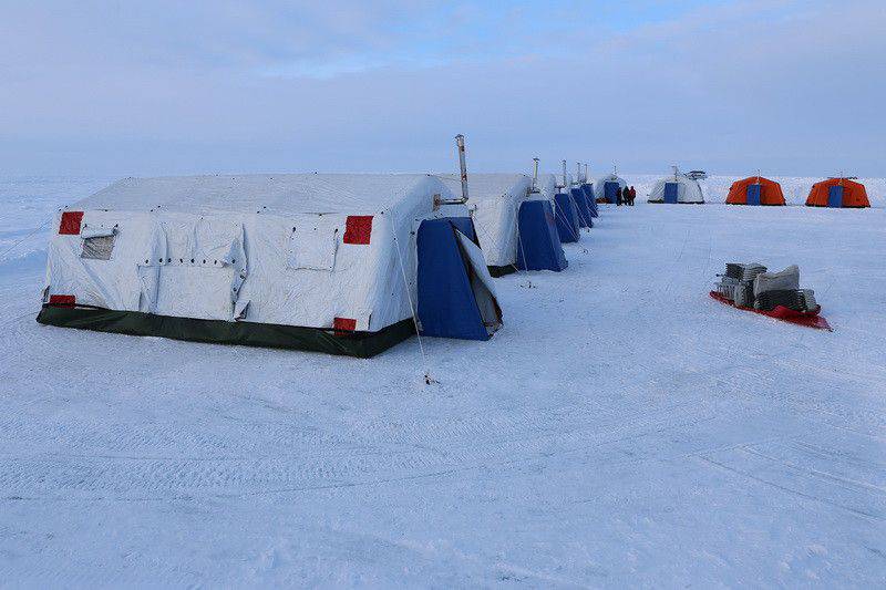 Ice camp. Лагерь Арктика. Разгрузка в Арктике. Борнео 2023 Ледовый лагерь. Ледяной лагерь мм2.