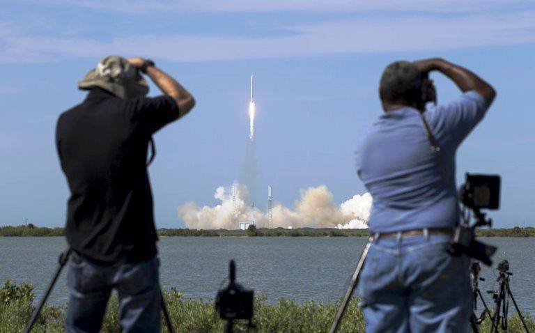 SpaceX: Raketin ensimmäisen vaiheen tallentaminen myöhempää käyttöä varten epäonnistui