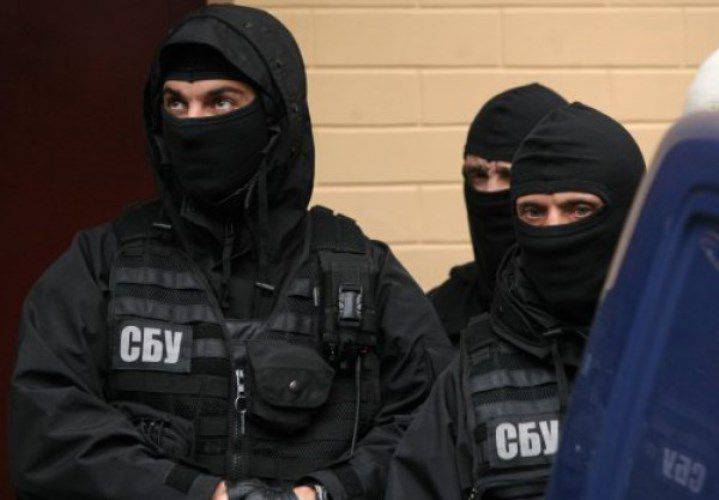 Сотрудники СБУ взяли штурмом квартиру украинского оппозиционера – врача и журналиста