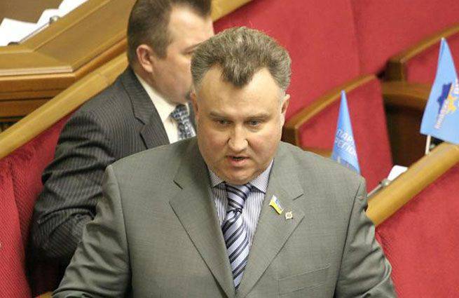 Đồng minh của Yanukovych là Oleg Kalashnikov bị bắn chết trên ngưỡng cửa căn hộ của anh ta ở Kyiv