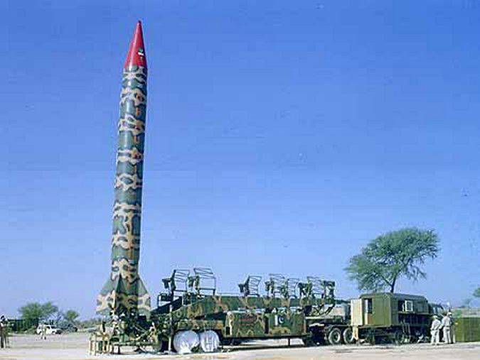 Пакистан и Индия испытали баллистические ракеты