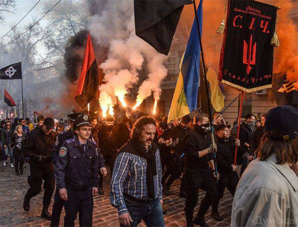 راهپیمایی نئونازی ها در اودسا با شعار "مرد سفید - اوکراین بزرگ" برگزار شد.
