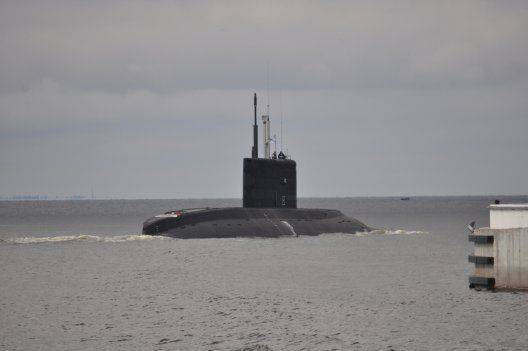 El submarino "Rostov-on-Don" de Kronshtadt partió para realizar pruebas en aguas profundas en los rangos marítimos de la Federación de Rusia