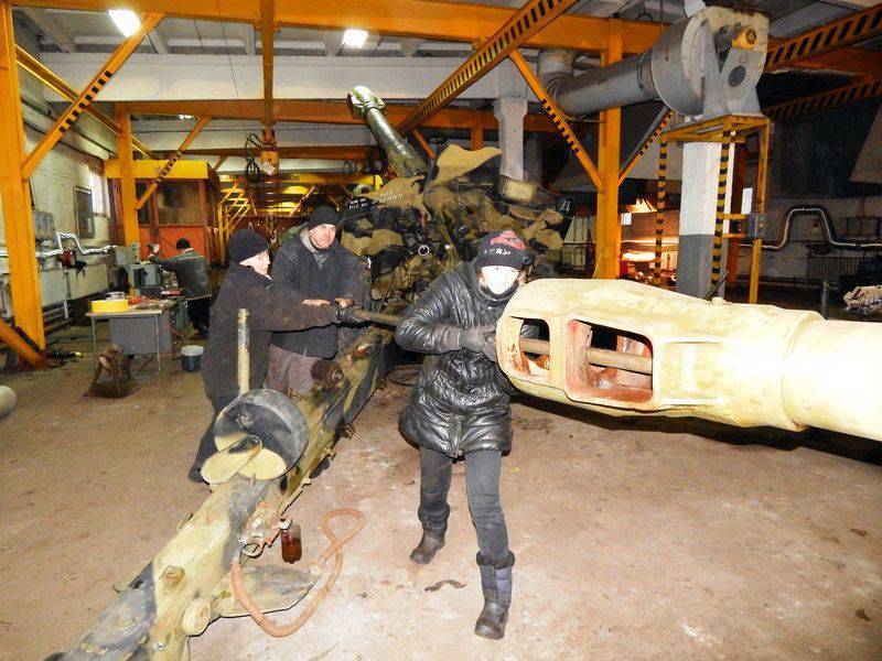 यूक्रेनी "रक्षा" सोवियत बंदूकों को पुनर्स्थापित करता है