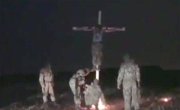 От имени "КиберБеркута" опубликовано видео, представленное как казнь "Азовом" сторонника ополчения