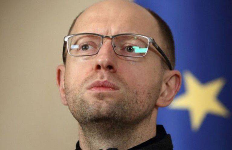 Yatsenyuk은 체르노빌의 희생자들의 운명에 관심이 없다. 그는 무기가 필요하다.