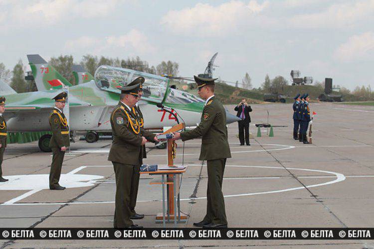 Vier Jak-130 an das belarussische Militär übergeben