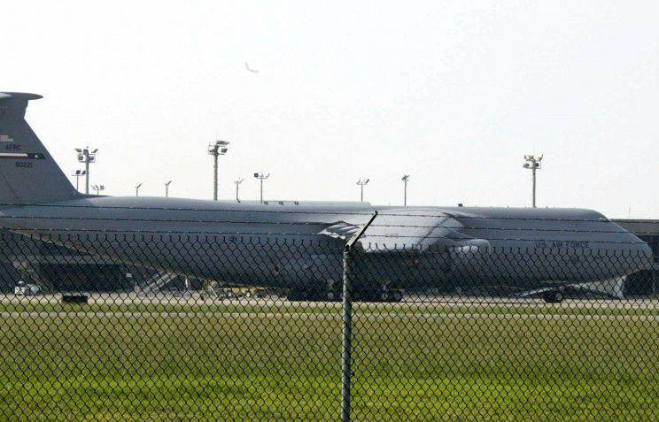 Amerikan askeri nakliye uçağı C-135, Kanal Tüneli'nden kayboldu