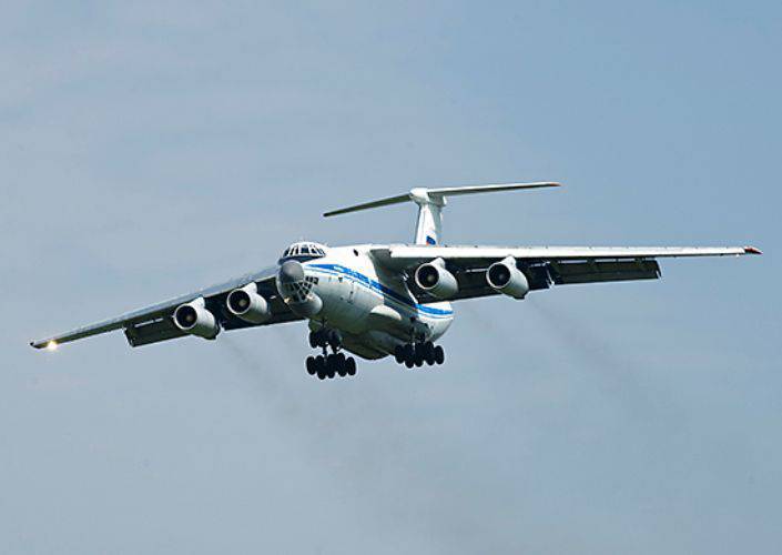 Il-76 প্রথমবারের মতো ফ্রাঞ্জ জোসেফ ল্যান্ডে অবতরণ করে