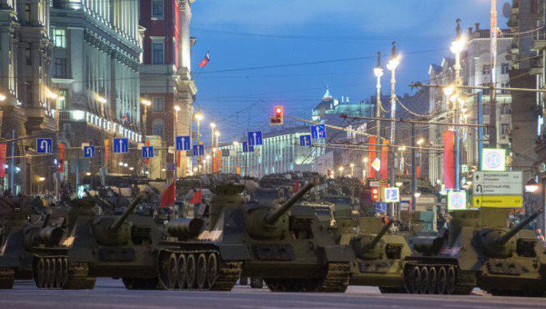Коморовский: парад в Москве несёт миру угрозу