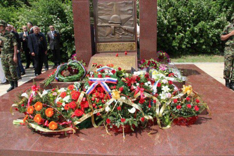 セルビアで発表されたソビエト兵士への9 5月の記念碑