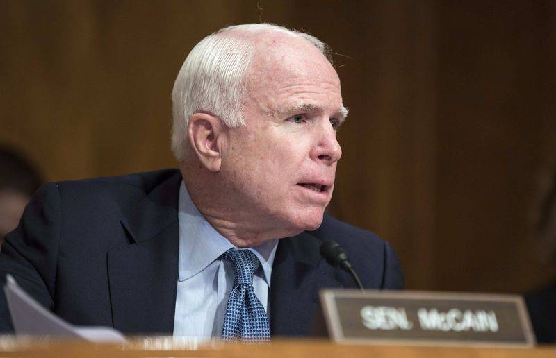 McCain: Obama quiere sobornar a los líderes árabes.