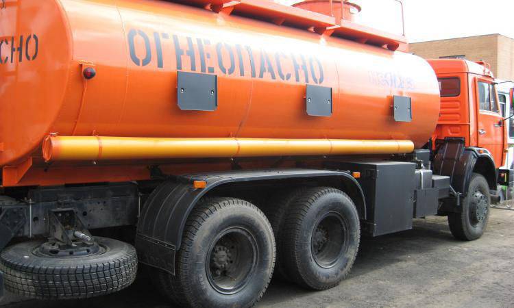 노보시비르스크에서 군대를위한 연료 도난
