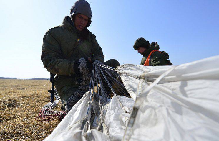 Russische Fallschirmjäger führten die erste Massenlandung mit Arbalet-Fallschirmsystemen durch