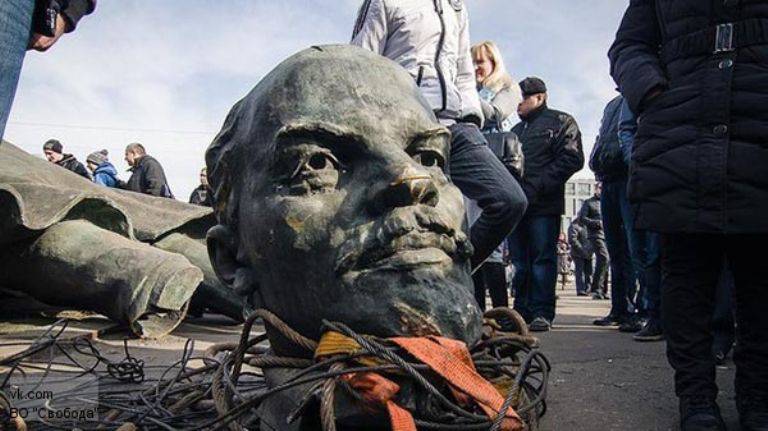 "Linke" Europäer haben versprochen, sowjetische Denkmäler von den Kiewer Behörden zu kaufen