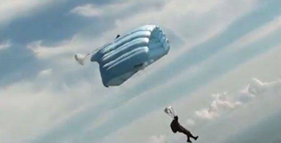 В Таджикистане российские десантники в ходе учения осуществили массовое десантирование с помощью парашютных систем "Арбалет-2"