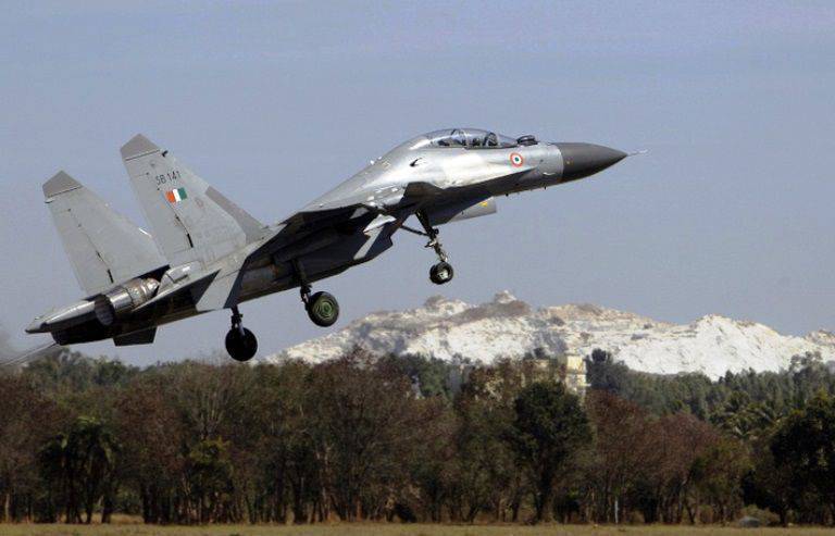 سقوط هواپیمای جنگنده در هند و جمهوری چک