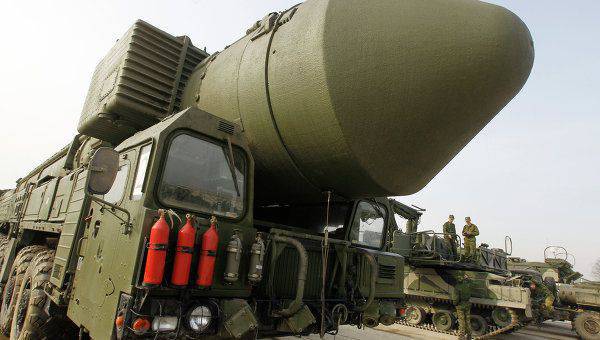 Das Verteidigungsministerium der Russischen Föderation hat ein Video der Pontonfähre der Raketensysteme Yars und Topol-M veröffentlicht