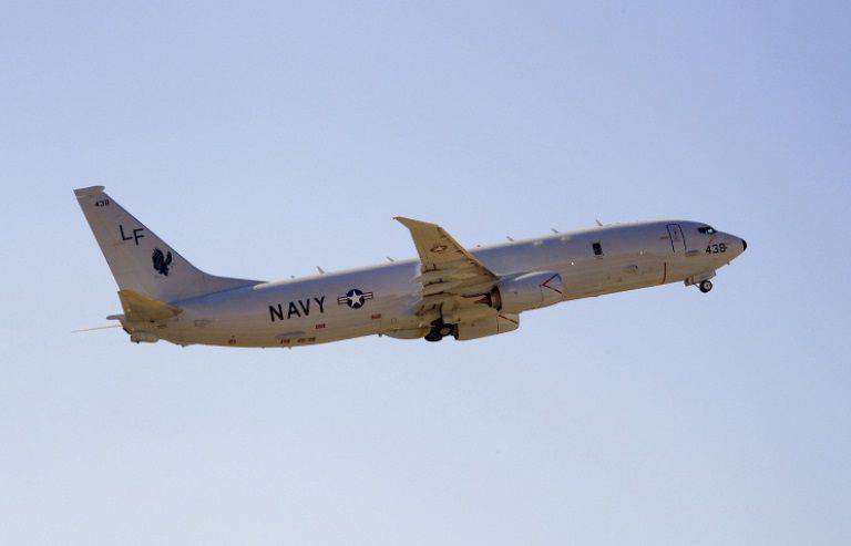 نیروی دریایی چین 8 اخطار به هواپیمای آمریکایی که در منطقه جزایر مورد مناقشه پرواز کرد صادر کرد.