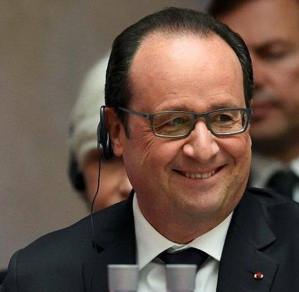 Hollande는 러시아는 계속 압력을 가할 필요가 있다고 말했다.