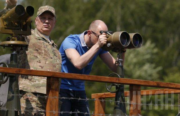 Яценюк осмотрел "Европейский вал" и заявил, что граница будет оборудована до конца 2018 года