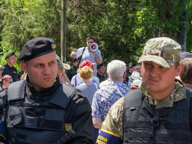 Die Einwohner von Odessa führten im Mai eine Kampagne durch, um Unterschriften für die Einrichtung eines offiziellen Denkmals für die Opfer von 2 zu sammeln