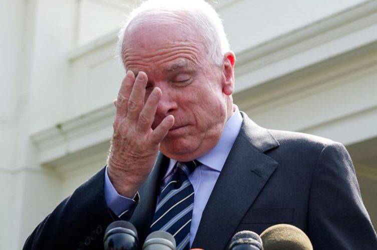 "Eski Asker" McCain, Obama yönetiminin salak basın sekreterini aradı
