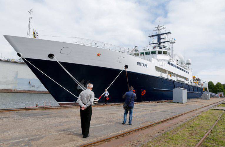 «Янтарь» передал флоту одноимённое океанографическое судно