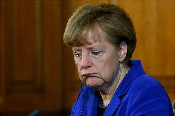 На страницах Меркель в соцсетях отключили комментарии на кириллице в качестве "барьера русским троллям"