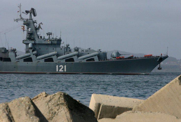 Besättningarna på ryska fartyg höll träning i den egyptiska hamnen