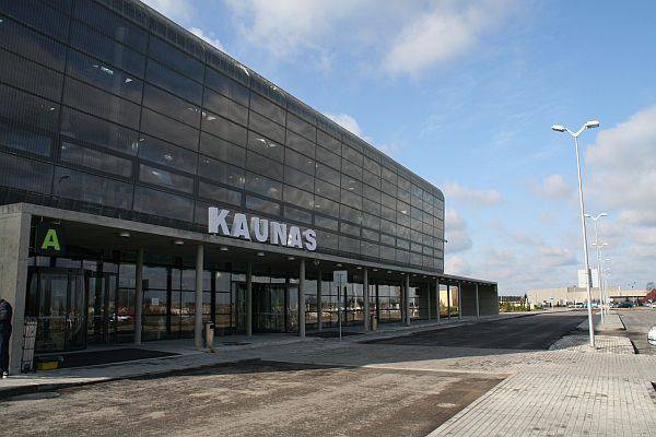 American and German paratroopers "liberated" Kaunas airport from Lithuanian troops