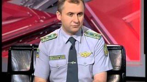 우크라이나 국경 관리국 대표는 "군사 헬멧"이 러시아 비상 사태의 트럭에서 발견되어 Donbass에 인도 주의적 지원을 제공한다고 밝혔다.
