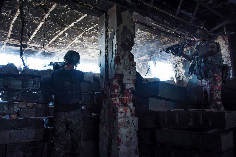 Observatörer räknade mer än hundra explosioner nära Donetsk på en dag
