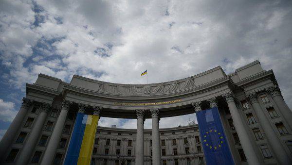 यूक्रेनी विदेश मंत्रालय दिमित्री मेदवेदेव की क्रीमिया यात्रा पर विरोध प्रदर्शन करता है