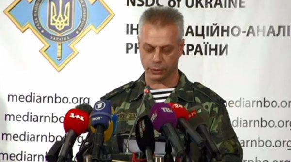 리 센코 (Lysenko)는 APU가 다시 중장비를 경계선에서 벗어나게했다고 말했다.