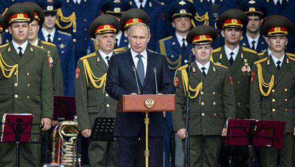 The Independent: Auf dem Army-Forum 2015 sendete Wladimir Putin ein „klares Warnsignal an die NATO“