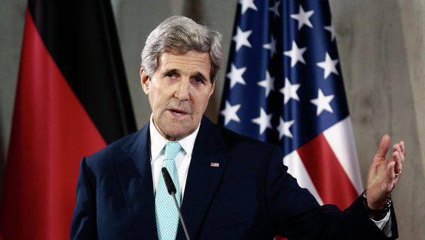 وزیر امور خارجه آمریکا: ما اطمینان کامل داریم که رژیم اسد از سلاح های شیمیایی استفاده می کند