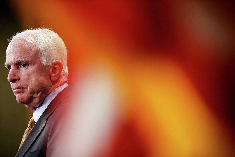 McCain prometió gas estadounidense a Kiev